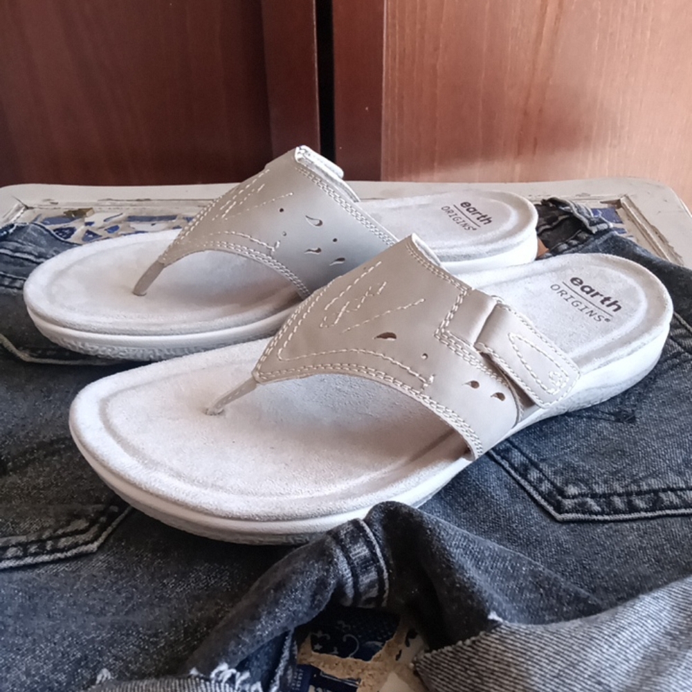 Earth Origins Light Grey Slide Sandals NWOB Woman's 8